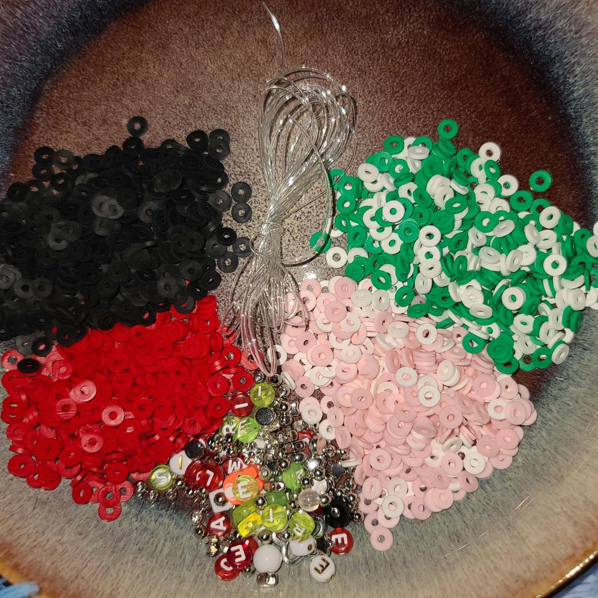 Emei DIY Jewelry Kit Rabbithole Cynical Merch Scatterbrain Alt Pop Aesthetic Neon Acrylic Bubble Heishi European Charm Bracelet Kit Gift